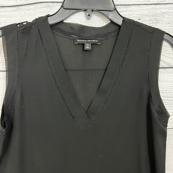 Banana Republic Black Sleeveless V-Neck Blouse, Size XS - Picture 2 of 5